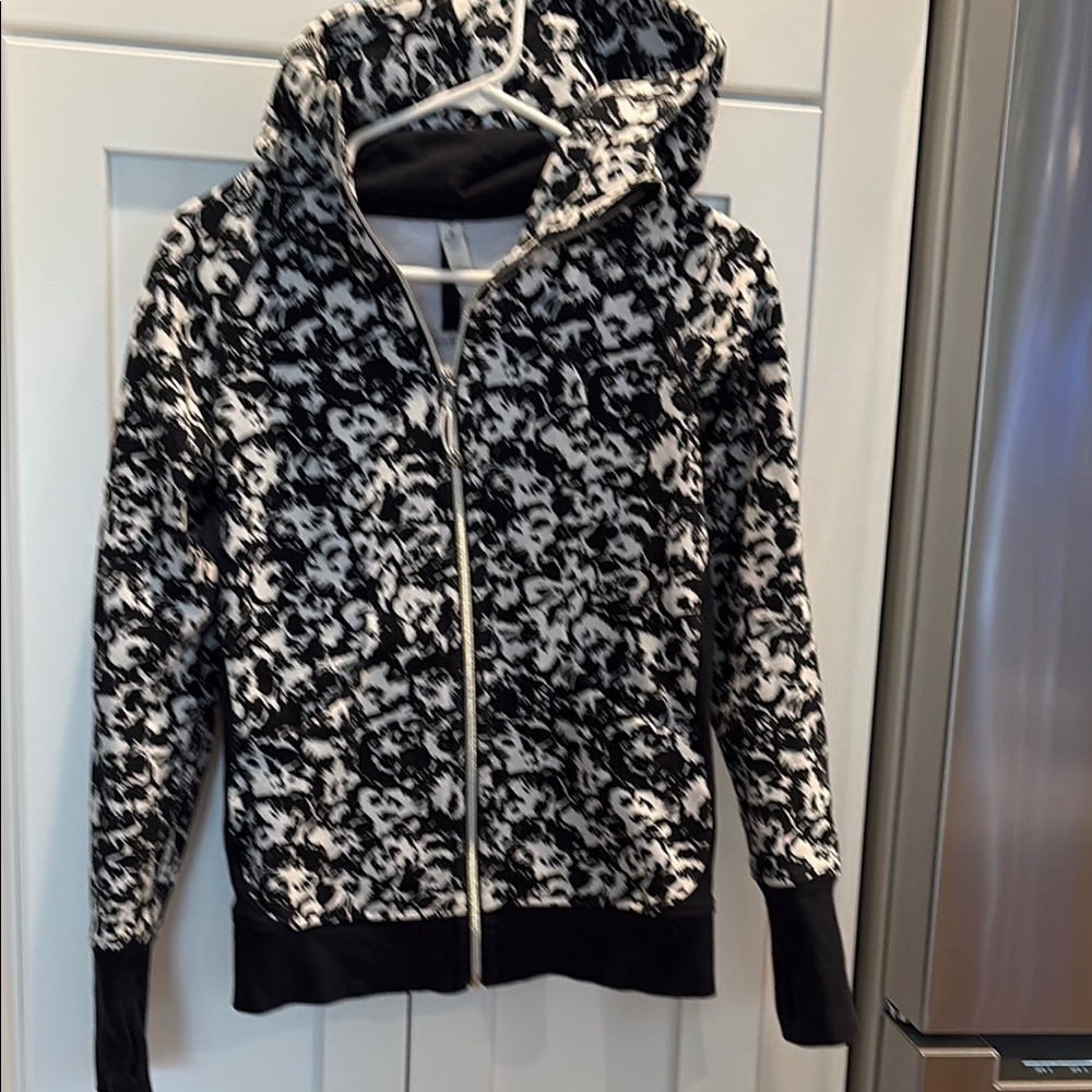 Stylish Black and White Women's lululemon hoodie Jacket size 4